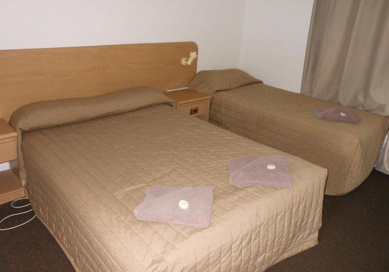 Parkway Motel