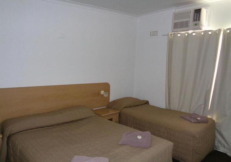Parkway Motel