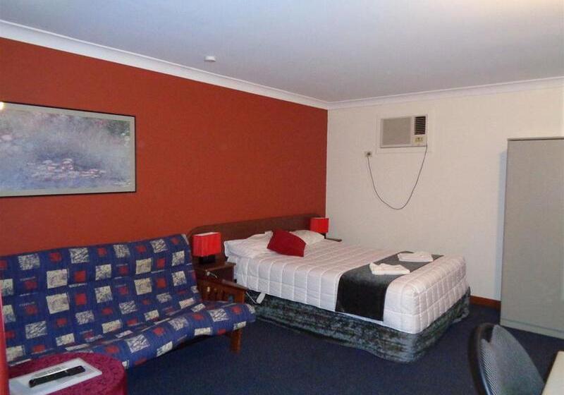 Parkway Motel