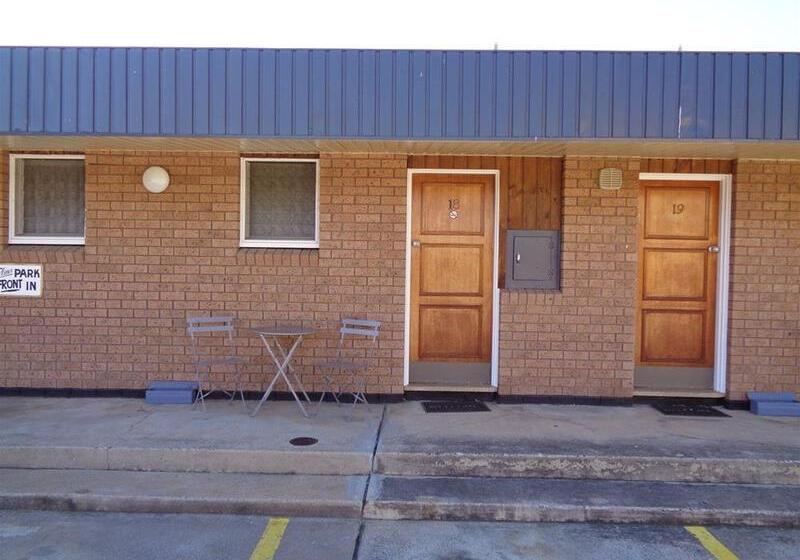 Parkway Motel