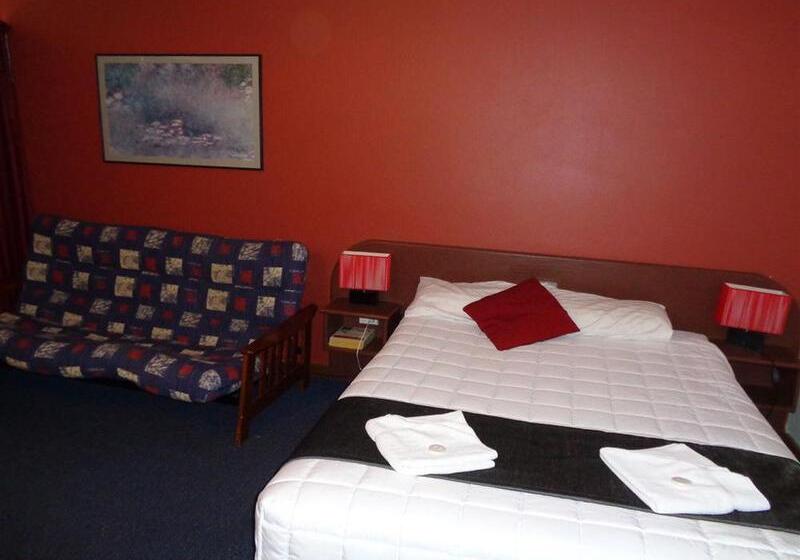 Parkway Motel
