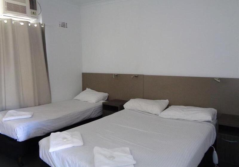 Parkway Motel