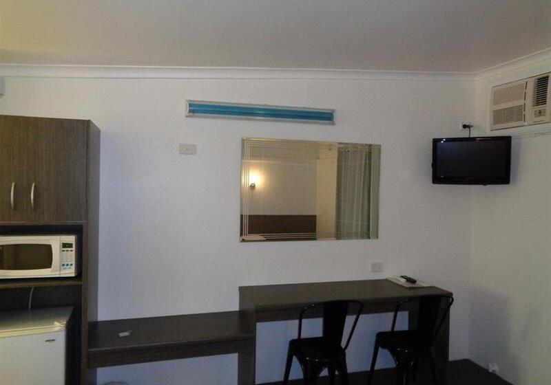 Parkway Motel