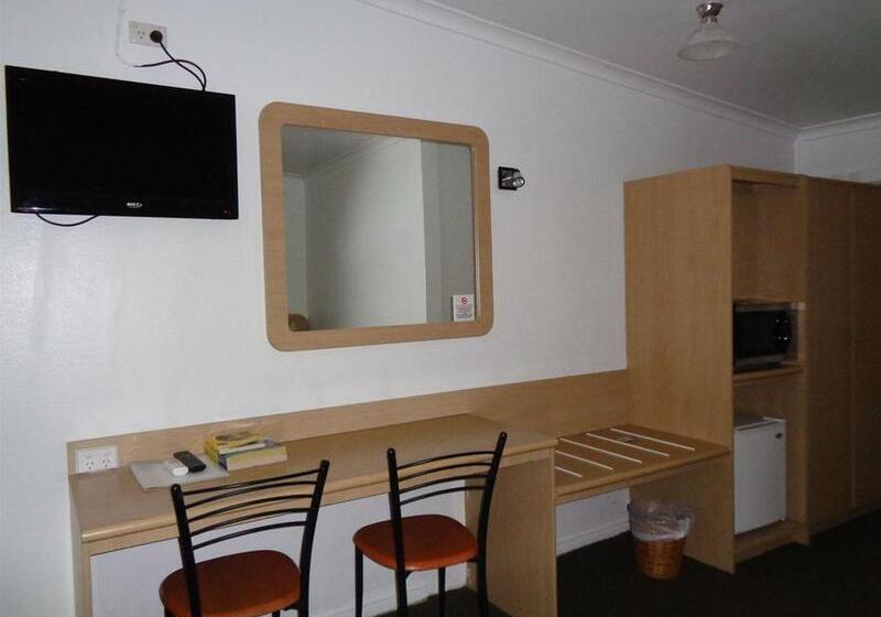 Parkway Motel