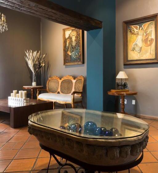 مسافرخانه Boutique Naura Centro