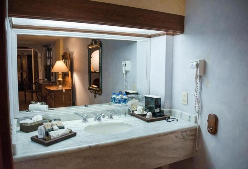 مسافرخانه Boutique Naura Centro