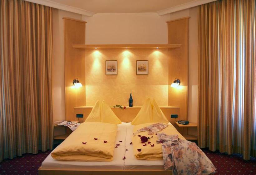 هتل Goldener Brunnen