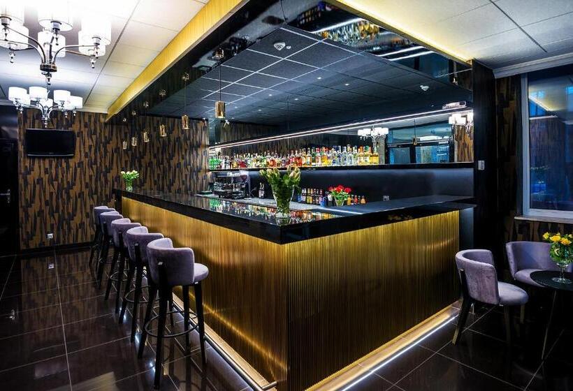 בית מלון כפרי Gromada Arka Lux