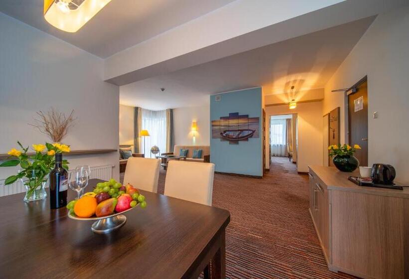 בית מלון כפרי Gromada Arka Lux