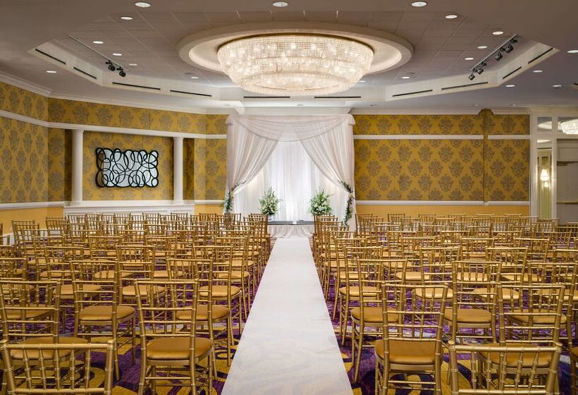 בית מלון כפרי Hilton Charlotte Uptown