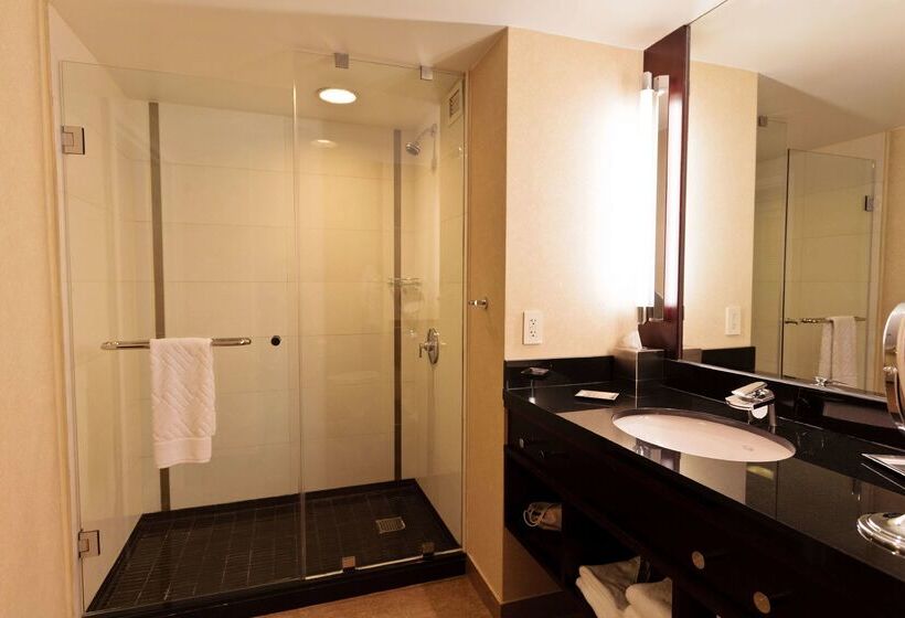 בית מלון כפרי Hilton Charlotte Uptown