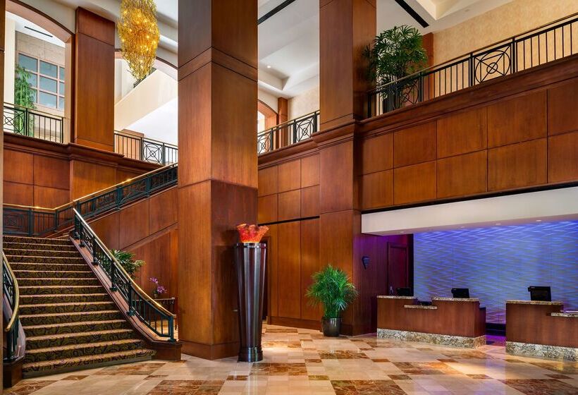 בית מלון כפרי Hilton Charlotte Uptown
