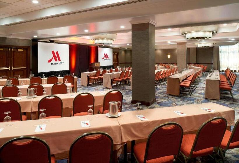 هتل Marriott St. Louis West