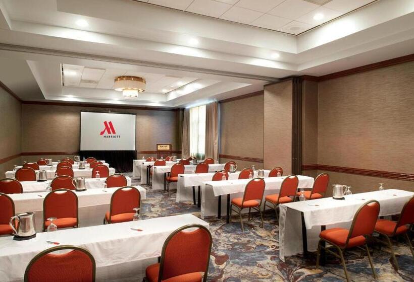 هتل Marriott St. Louis West