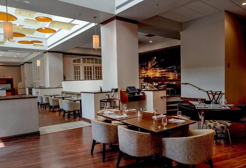 هتل Marriott St. Louis West