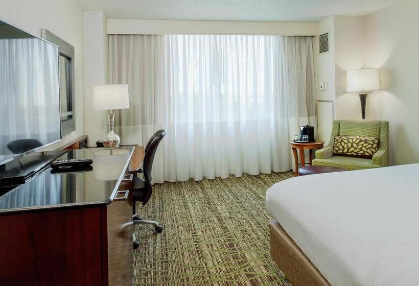 هتل Marriott St. Louis West