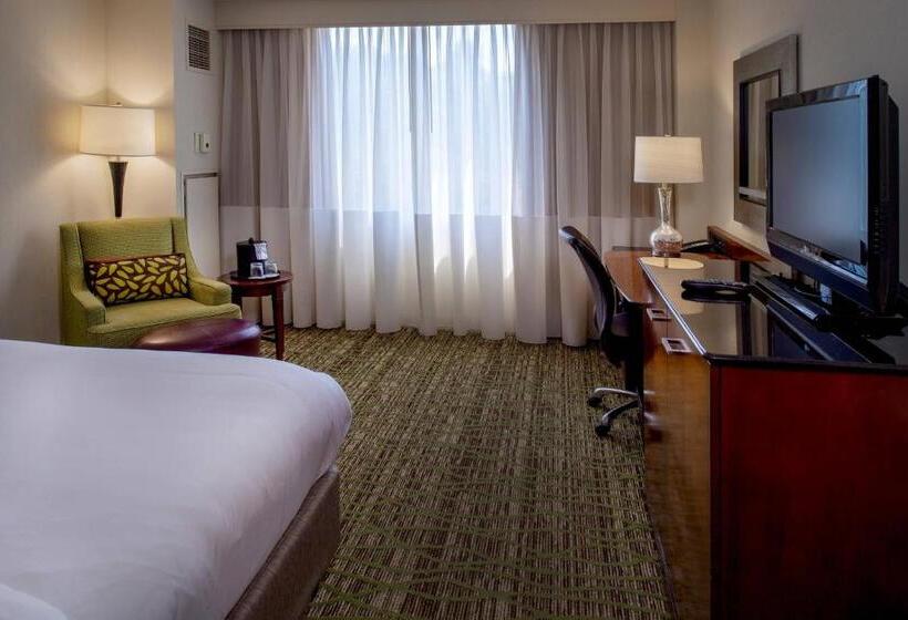 هتل Marriott St. Louis West