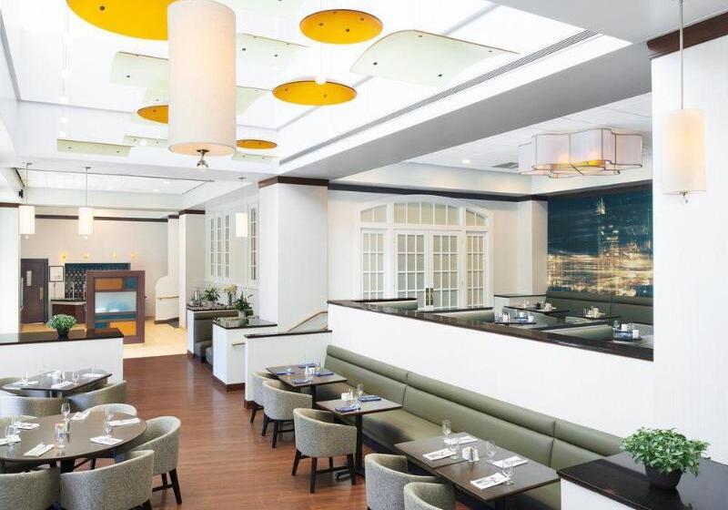 هتل Marriott St. Louis West