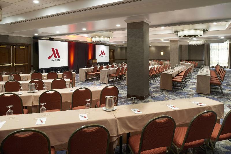 هتل Marriott St. Louis West