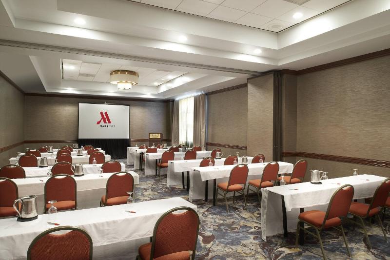 هتل Marriott St. Louis West