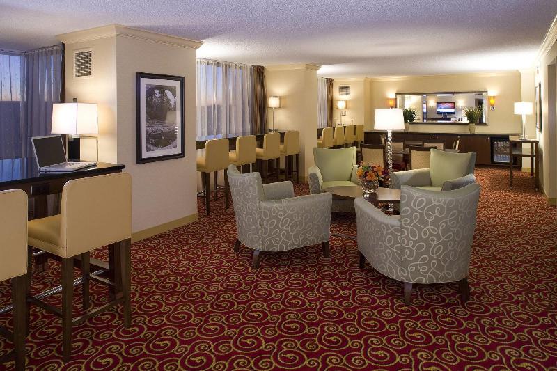 هتل Marriott St. Louis West