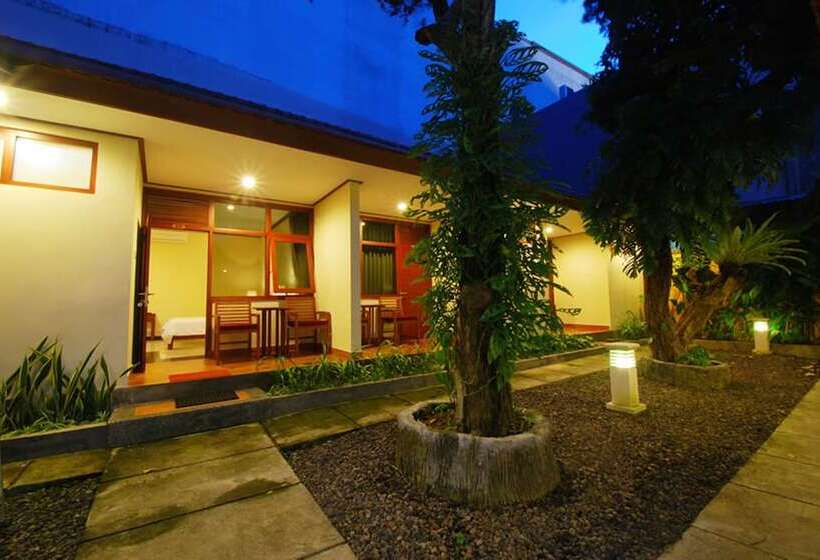 Szálloda Yulia Beach Inn Kuta