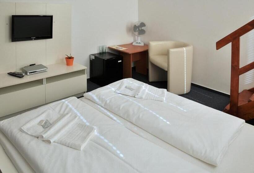 هتل Pension Pod Věží