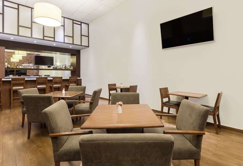 בית מלון כפרי Wyndham Garden Monterrey Norte