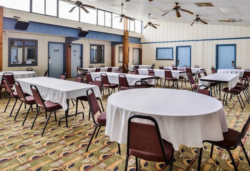 هتل Americas Best Value Inn Ellsworth