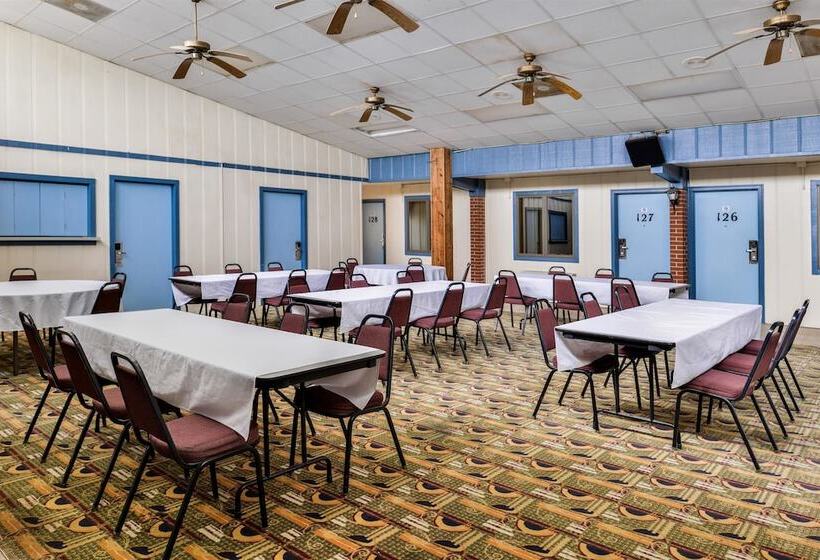 هتل Americas Best Value Inn Ellsworth