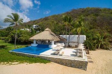 هتل Camino Real Zaashila Huatulco