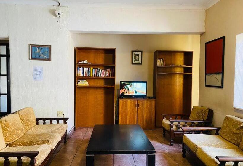 هتل Rosebank Lodge Guesthouse By Claires