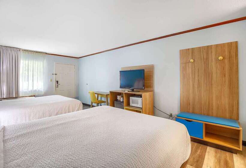 هتل Days Inn By Wyndham Foley
