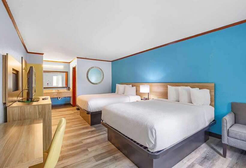 هتل Days Inn By Wyndham Foley