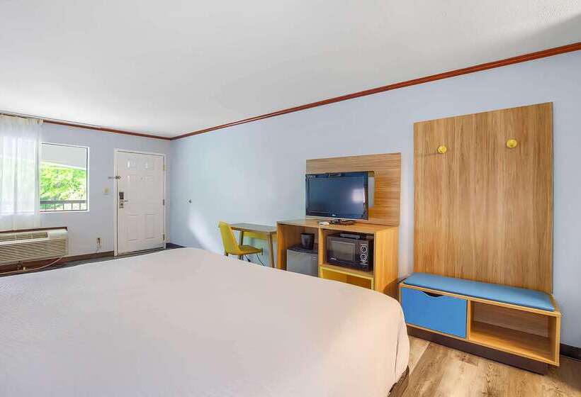 هتل Days Inn By Wyndham Foley