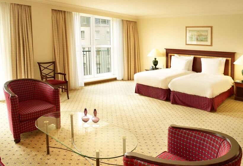 هتل Hilton Antwerp Old Town