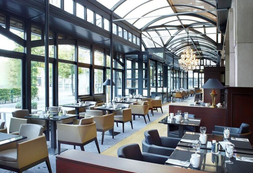 فندق Hilton Antwerp Old Town