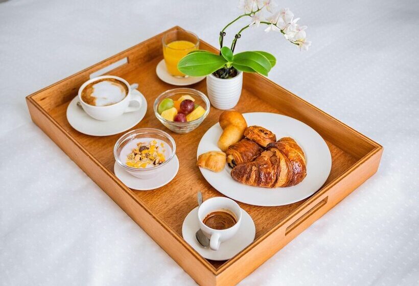 هتل Mercure Napoli Centro Angioino
