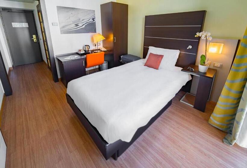 هتل Mercure Napoli Centro Angioino