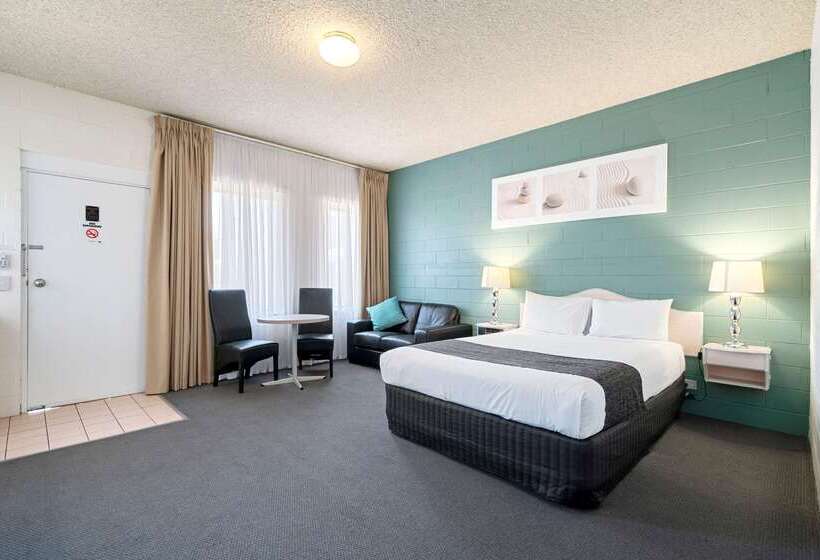 Отель Comfort Inn & Suites King Avenue