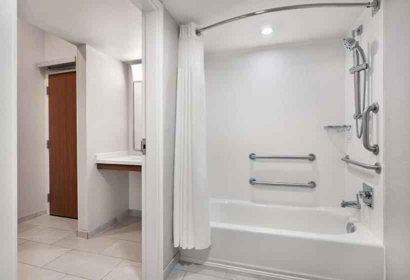 هتل Courtyard Mobile