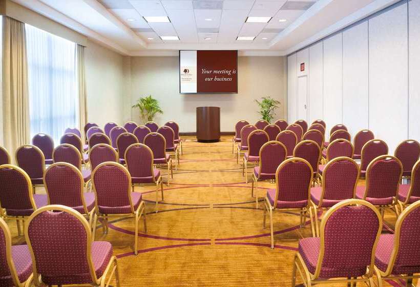 فندق Doubletree By Hilton Milwaukee Brookfield