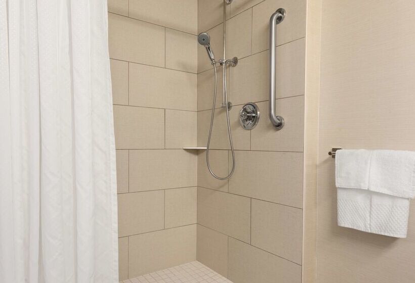 فندق Doubletree By Hilton Milwaukee Brookfield