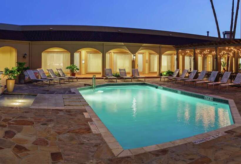 هتل Doubletree By Hilton San Antonio Downtown