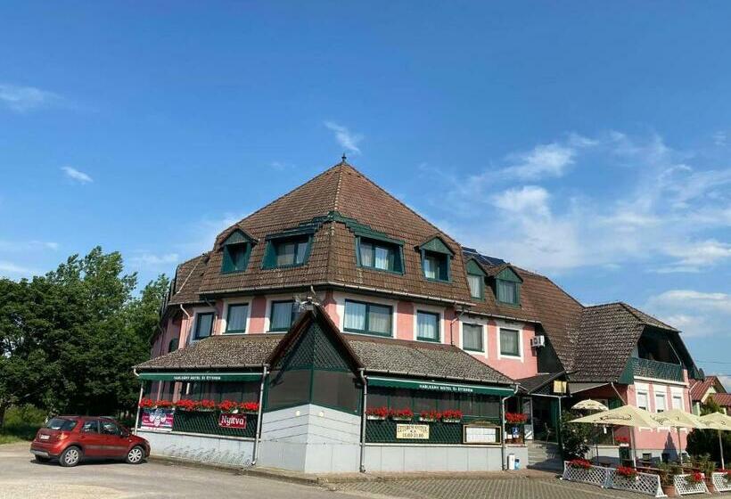 酒店 Hableány