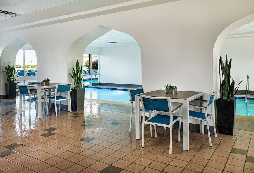 هتل Hilton Kansas City Country Club Plaza