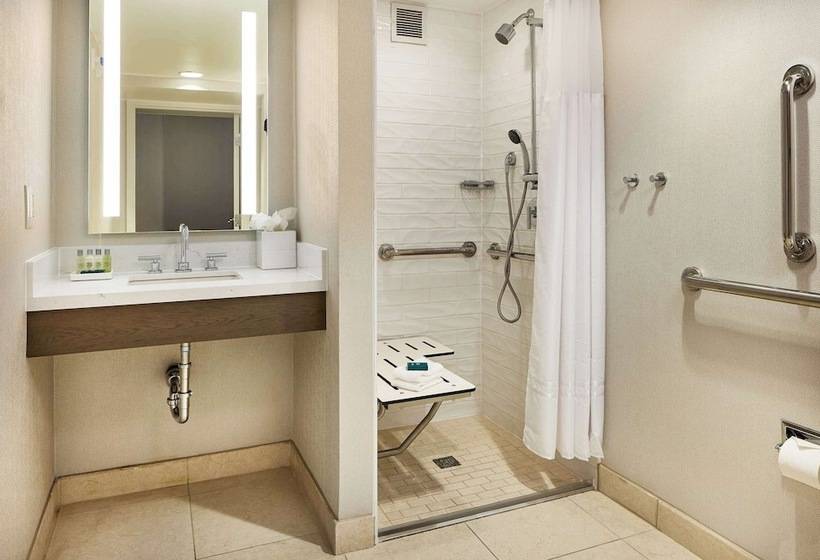 هتل Hilton Kansas City Country Club Plaza