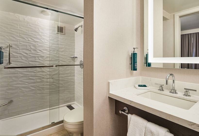 هتل Hilton Kansas City Country Club Plaza