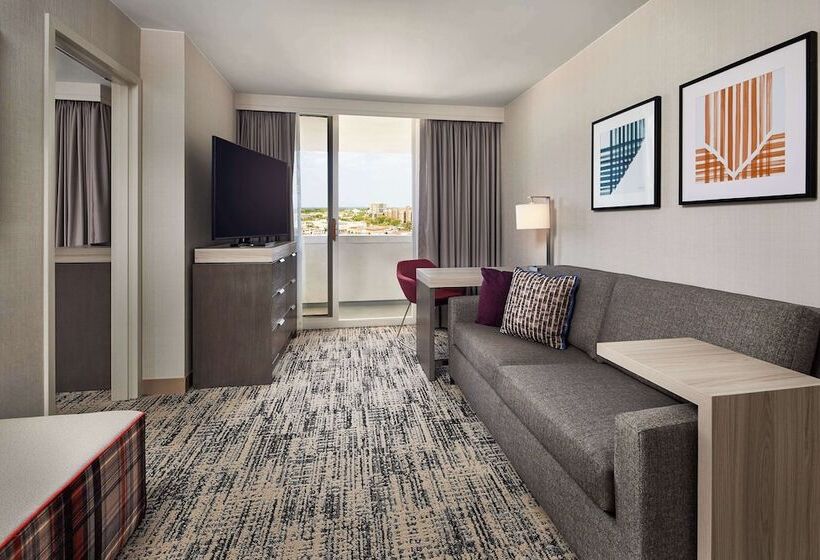 هتل Hilton Kansas City Country Club Plaza