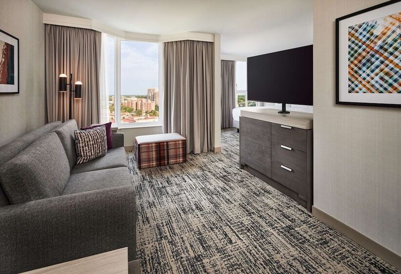 هتل Hilton Kansas City Country Club Plaza